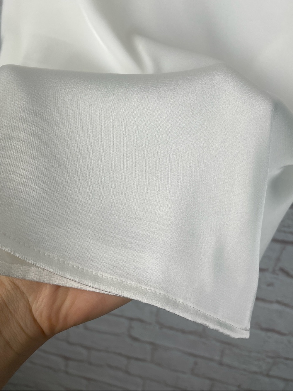 Donna Karan Sleeveless Draped Mockneck White Satin White Cream Blouse Size M - Picture 7 of 8